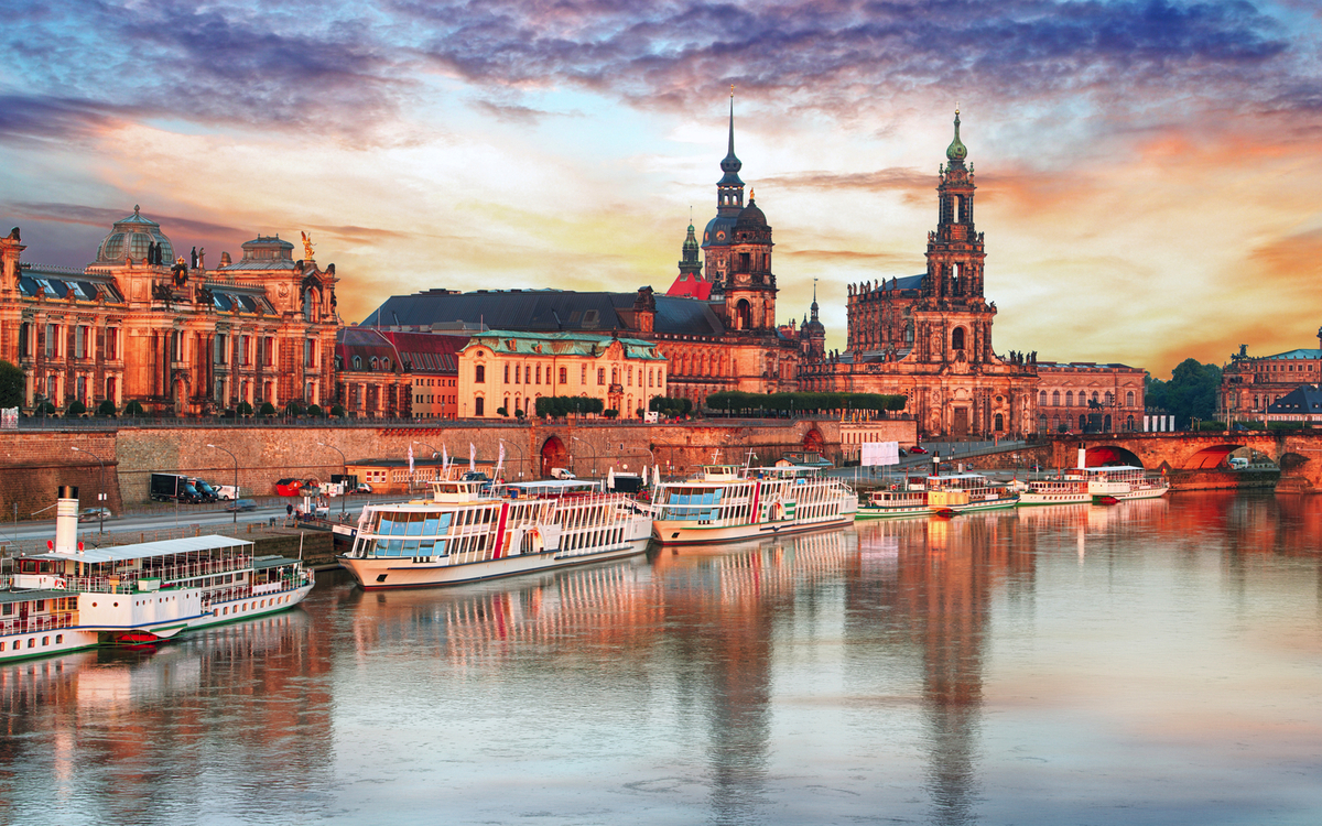 Panorama von Dresden bei Sonnenuntergang, Deutschland