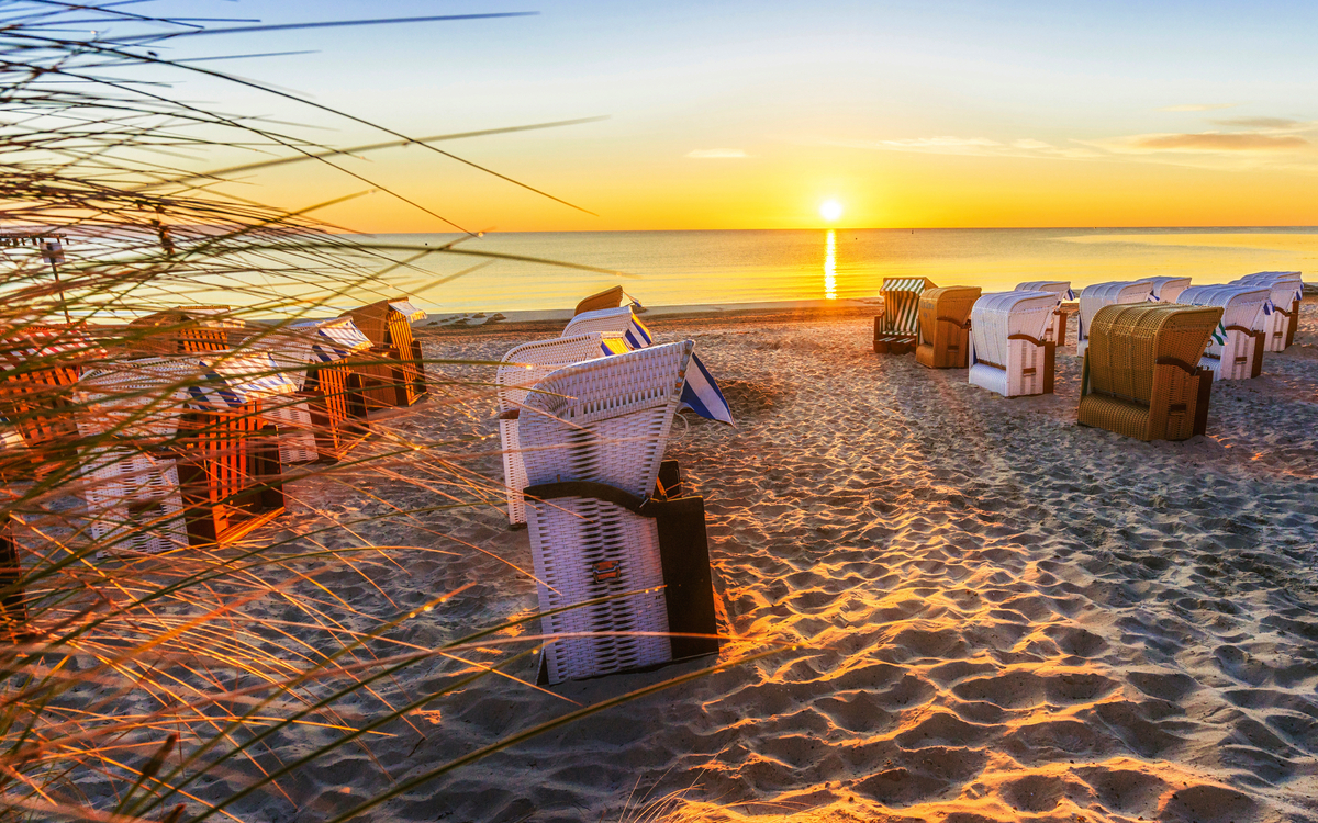 Strandkörbe am Strand von Rügen