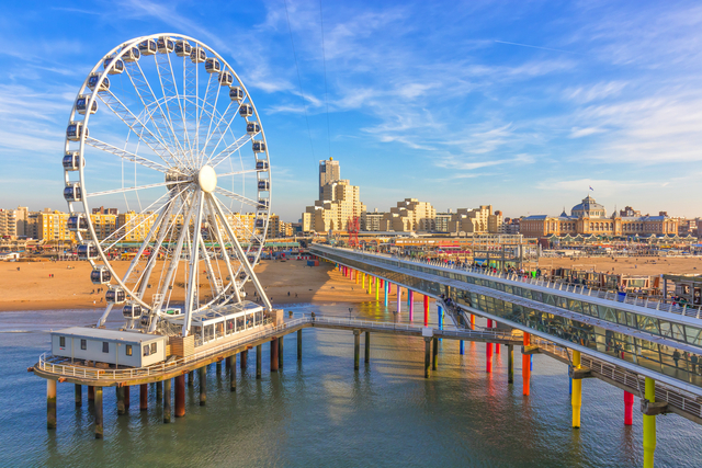 das Riesenrad und der Pier in Scheveningen, Den Haag in den Niederlande