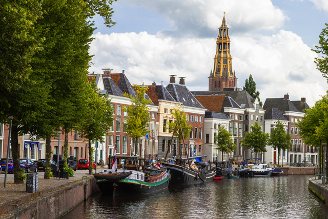 Kanalhäuser am alten Hafen an der Hoge der A in Groningen