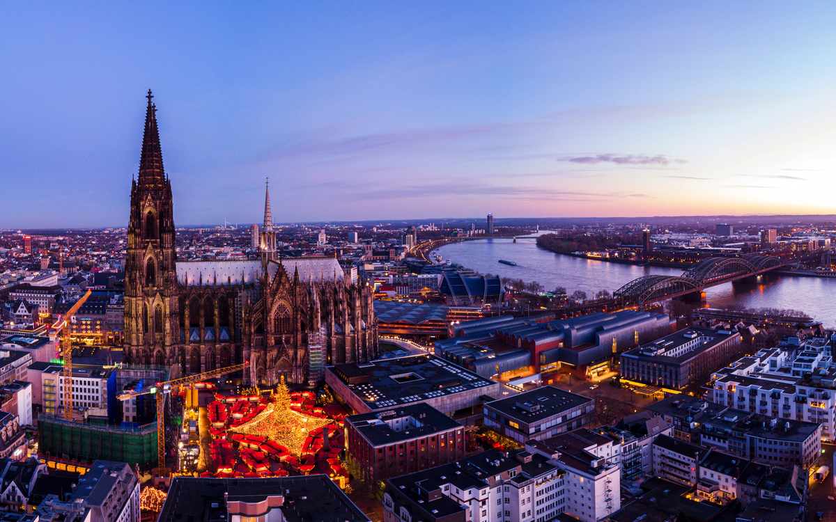 Köln - weihnachtliche Rheinschifffahrt 