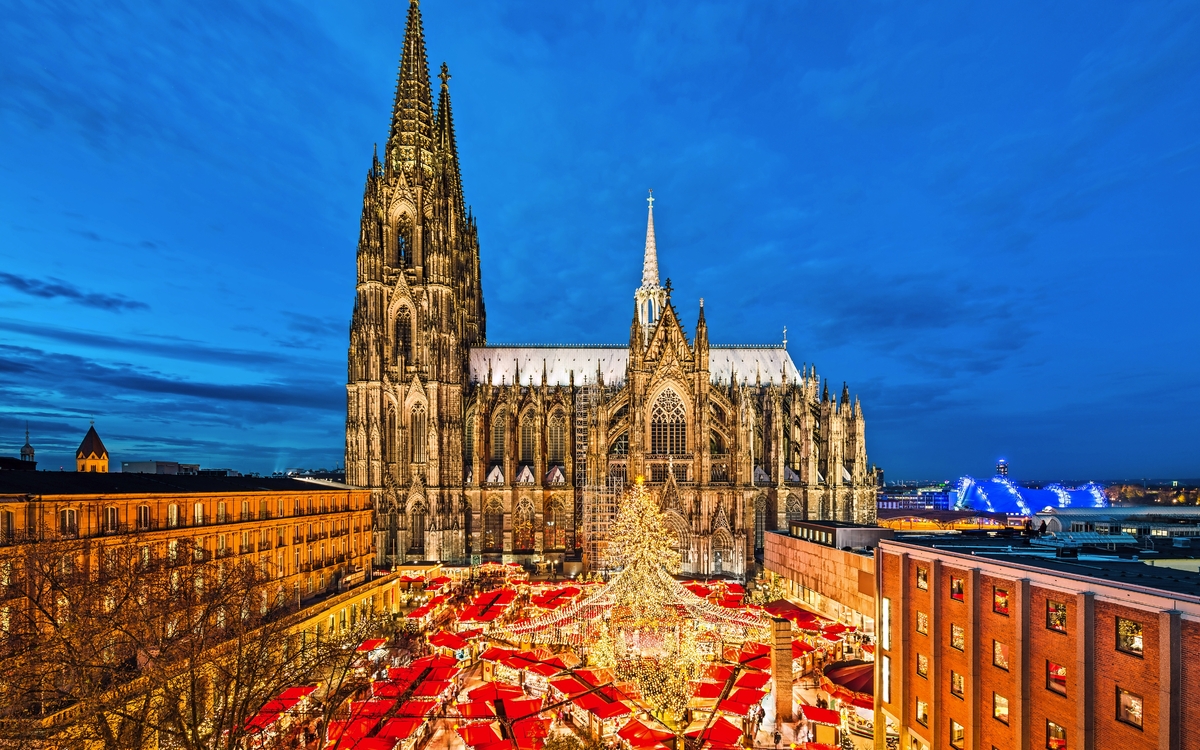 Köln - weihnachtliche Rheinschifffahrt 