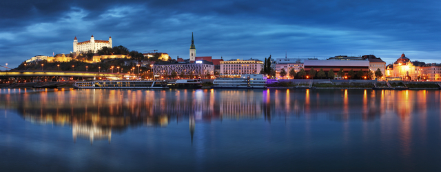nächtliches Bratislava in der Slowakei