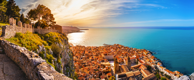 Cefalu, Ferienort an der Tyrrhenischen Küste Siziliens