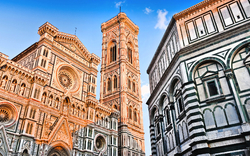 Florenz: Kathedrale mit Campanile und Baptisterium bei Tageslicht.